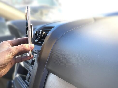 مقبض وحامل PopSockets للهواتف والأجهزة اللوحية - حامل PopGrip وفتحة التهوية باللون الأسود in Kuwait