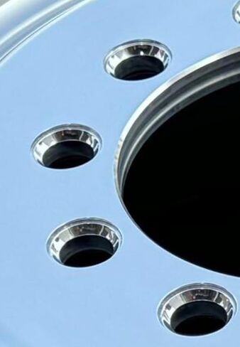 عجلات الألومنيوم 22.5 × 9 Flat Face & Stud (Budd ، مقعد الكرة للمدرسة القديمة ، يرجى استخدام Ballseat Lug Nut) ، مصقول مرتفعًا لتوجيه الشاحنة ، الإطار: 315/65R22.5 in Kuwait