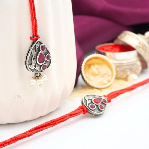 Rakhi Giftbox | Premium Bhaiya Bhabhi Rakhi Giftbox مع مجموعة Rakhi Red Silver ، Choco ، Pooja Thali ، Roli Chawal وبطاقة تحية مسبقة | مجموعة الهدايا راخي in Kuwait