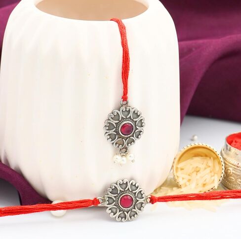 Rakhi Giftbox | Premium Bhaiya Bhabhi Rakhi Giftbox مع مجموعة Rakhi Red Silver ، Choco ، Pooja Thali ، Roli Chawal وبطاقة تحية مسبقة | مجموعة الهدايا راخي in Kuwait