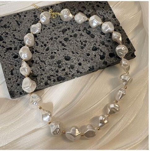 Chunky Pearl Necklace for Women Baroque Pearl Choker Necklace White Freshwater Pearl Necklace Dainty Irregular Large Pearl Necklace Thick Pearl Beaded Chain Necklace in Kuwait