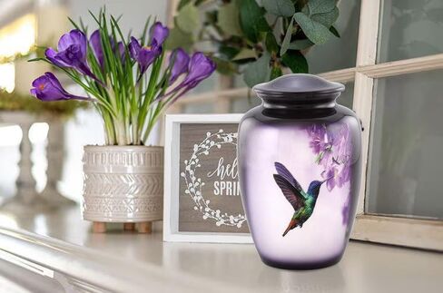تشمل جرة Hummingbird Heart remsake من الرماد البشري - جرة رمزية مطلية باليد مع الطائر الطنان - موقفًا وحقيبة متميزة وحقيبة مخملية - هدية ميني التذكارية للنساء والرجال in Kuwait