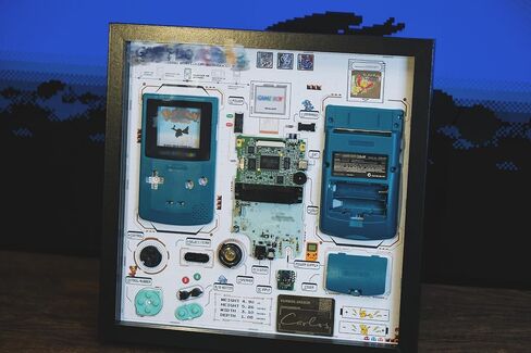 مؤطرة للدموع جدار الفن لألوان Gameboy - عرض وحدة التحكم باليد باليد - ديكور للألعاب الرجعية لعشاق اللعبة الكلاسيكية ، فن إطار جدار ، ديكور الجدران ، فن الجدار لـ GBC ، هدية له in Saudi Arabia