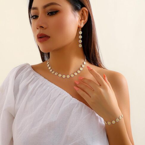 HUASAI Daisy Necklace for Women White Flower Choker Necklace Daisy Pearl Necklaces Summer Jewelry for Women 2025 in Saudi Arabia