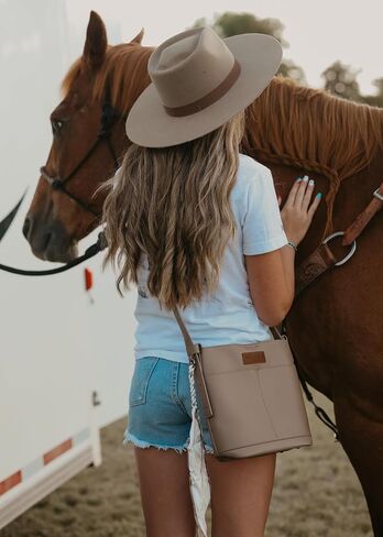 محفظة Wrangler كبيرة المتقاطع للنساء مع حقيبة الجسد مع الأوشحة in Saudi Arabia