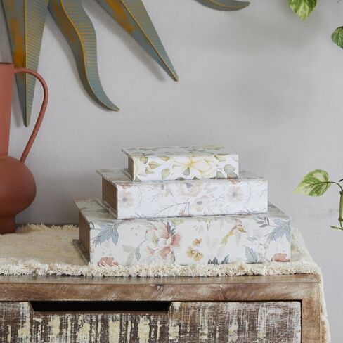 DECO 79 Canvas Tiginative Box Faux Storage Book Book book book مع أنماط زهرية وردية وزرقاء ، مجموعة من 3 صناديق تذكار ديكور 12 "، 9" ، 6 "H ، أبيض in Saudi Arabia