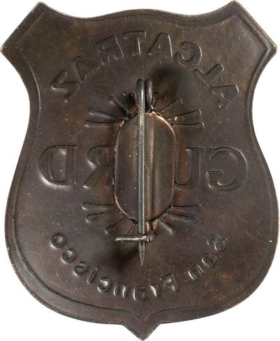 Prop Old Owl Alcatraz Guard Old West Repge Padge Metal Costume Prop - النحاس الصلب مع الانتهاء من العتيقة ، مرفق الظهر ، مثالي للعب الأدوار التاريخية ، حفلات الأزياء ، أو جامعي in Kuwait