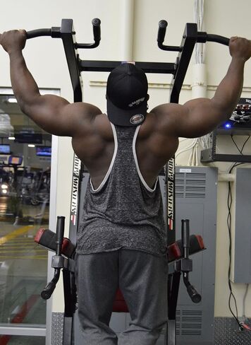 كمال الأجسام العضلات Stringer y Back Tank Top ، ورفع القميص للصالة الرياضية in Saudi Arabia