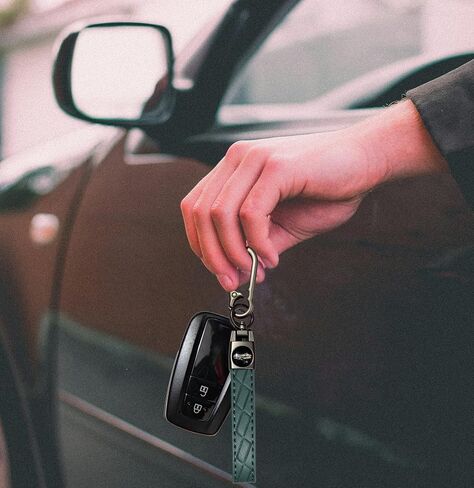 Leather Carabiner Keychain, Universal Decorative keychain for car keys in Kuwait