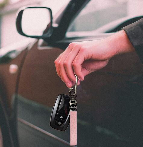 Leather Carabiner Keychain, Universal Decorative keychain for car keys in Kuwait