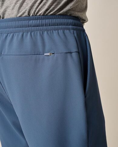 Johnnie-O Jumpin shropbed performance shorts in Kuwait