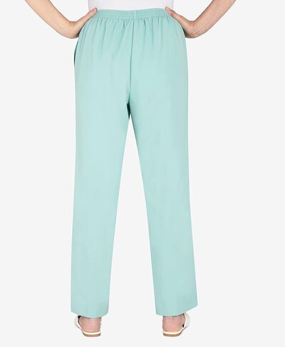 بنطال Alfred Dunner النسائي ذو المقاس الكبير من نسيج التويل متوسط ​​الارتفاع وساق مستقيمة وطول قصير in Kuwait