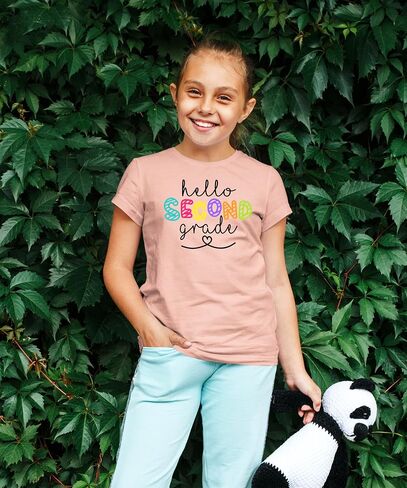 Olive يحب Apple Hello 2nd الصف الأول من هدية المدرسة العودة إلى T-School T-Shirt إلى قمصان المدارس و Raglans in Saudi Arabia