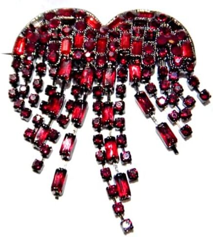 RED BLEEDING HEART CRYSTAL LAVALIER BROOCH bloody tassel drop dark gothic Valentine's Day pin in Saudi Arabia