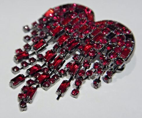 RED BLEEDING HEART CRYSTAL LAVALIER BROOCH bloody tassel drop dark gothic Valentine's Day pin in Saudi Arabia