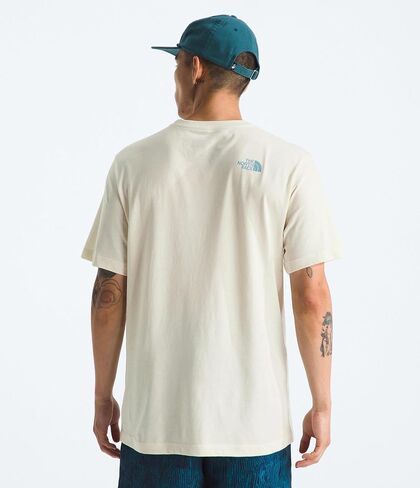 North Face Men Men Evolution MTN Base Short Tee | قميص القطن مع تصميم جرافيك ، وضع في الأكمام ، طوق مضلع in Saudi Arabia