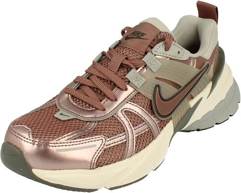 حذاء Nike V2K Run Premium (HF4305-072، عظم فاتح/ساندريفت/فيوتيك/فضي معدني) مقاس 8 in Saudi Arabia