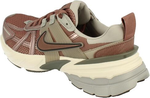 حذاء Nike V2K Run Premium (HF4305-072، عظم فاتح/ساندريفت/فيوتيك/فضي معدني) مقاس 8 in Saudi Arabia