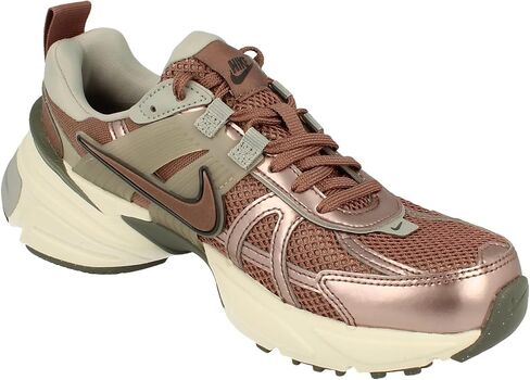 حذاء Nike V2K Run Premium (HF4305-072، عظم فاتح/ساندريفت/فيوتيك/فضي معدني) مقاس 8 in Saudi Arabia