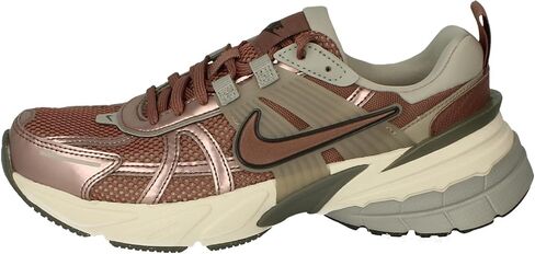 حذاء Nike V2K Run Premium (HF4305-072، عظم فاتح/ساندريفت/فيوتيك/فضي معدني) مقاس 8 in Saudi Arabia