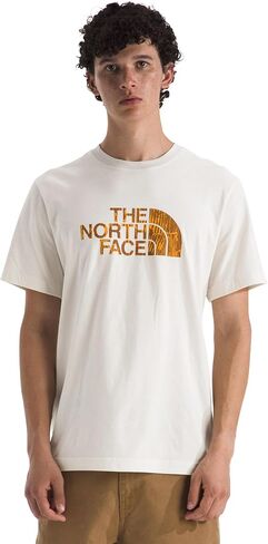 The North Face Men Men Evolution Ink Half Dome Dome Shoreve Tee | قميص القطن المنتظم مع رسم شعار in Saudi Arabia