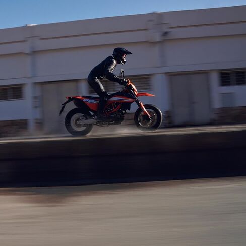 Continental Contiattack SM 2 150/60R17 إطار Supermoto الخلفي 66H-قبضة عالية الأداء ، والاستقرار المحسّن ، والتسخين السريع 150/60-17 in Saudi Arabia