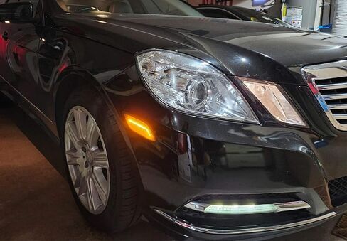 Ijdmtoy Lens Smoked Lens White LED Full Strip Strip Pront Pritfle Marker Lights متوافقة مع 2010-2013 Mercedes W212 Pre-LCI E350 E550 E63 4DR ، مدعوم من SMD LED ، استبدال علامات العنبر OEM AMBER in Saudi Arabia