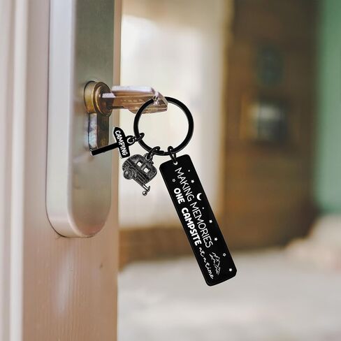 هدايا سلسلة Camper Keychain للنساء - RV Keyring لعشاق المخيمات مقطورات السفر ، وملحقات التخييم للمسافرين العائليين in Saudi Arabia
