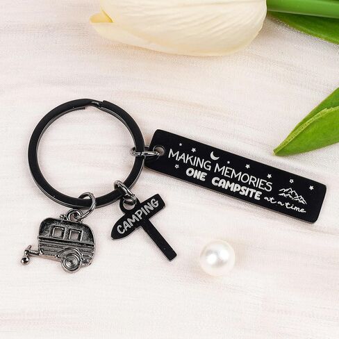 هدايا سلسلة Camper Keychain للنساء - RV Keyring لعشاق المخيمات مقطورات السفر ، وملحقات التخييم للمسافرين العائليين in Saudi Arabia