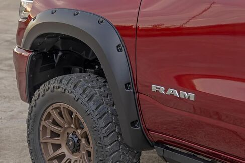 مشاعل جيب البلد الخام لذاكرة الوصول العشوائي 1500 2WD/4WD (2025) - مشاعل عجلة نمط الترباس ، أسود مسطح ، مجموعة من 4 in Saudi Arabia