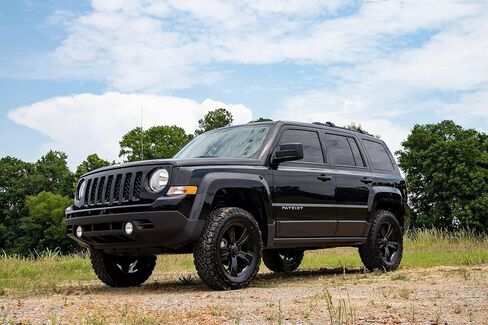 Rough Country 2" N3 Strut Lift Kit for 2010-2017 Jeep Patriot 4WD - 66532 in Saudi Arabia