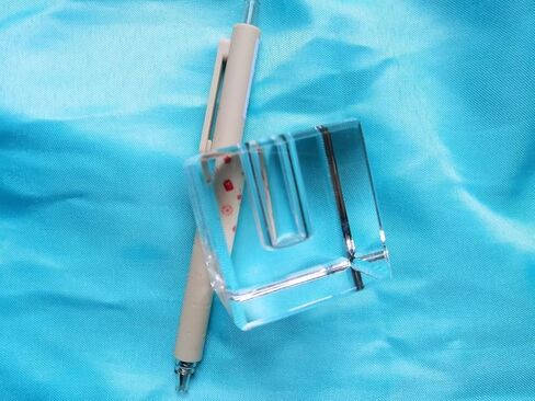 Crystal Glass Pen Holder Honeycomb Desk Accessory Fountain Pen Office Supplies Party & Gift Idea Home Decor (HONEYCOMB) in Kuwait