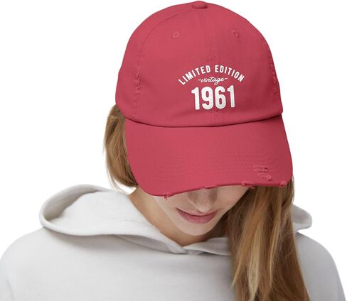 Limited Edition Vintage 1961 Baseball Cap - Retro Congended Hat للرجال والنساء ، هدية عيد ميلاد قابلة للتعديل ، كلاسيكية عتيقة in Kuwait