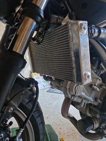 مبرد تبريد المبرد من الألومنيوم لسوزوكي SV650 2017-2023 17710-18K00 in Saudi Arabia