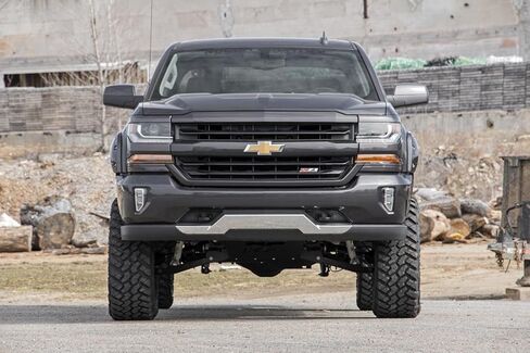 Rough Country 7" Lift Kit with N3 Loaded Struts/N3 Rear Shocks for Chevy Silverado & GMC Sierra 1500 (2014-2018 w/Stock Steel Cast Control Arms) in Saudi Arabia