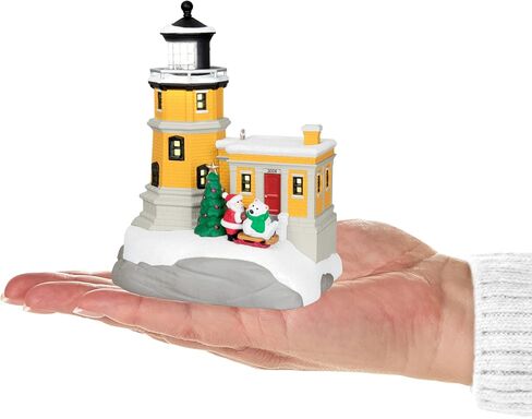 Hallmark Themsake Christmas Ornament 2025 ، Holiday Lighthouse 2025 مع الضوء ، الهدايا لعشاق عيد الميلاد in Saudi Arabia