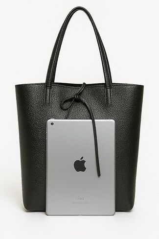 Genuine Leather Made in Italy Handbag for Daily Use with a strap and a small internal pocket. in Saudi Arabia