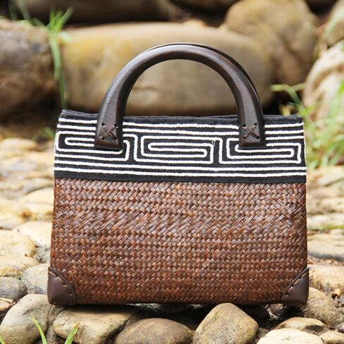 Straw Bag, Beach Bag for Women, Handmade Rattan Handbag, Boho Retro Woven Tote Bag Round Wooden Handle, Summer Bag for Beach Vacation Daily in Saudi Arabia