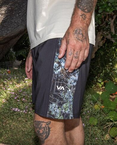 RVCA Hawaii Apex II 18 "4-Way Stretch Trunk Board Short in Kuwait