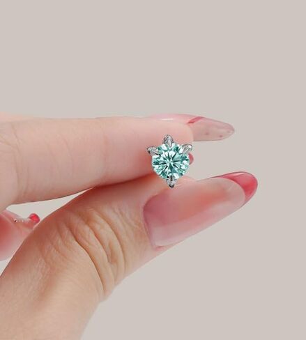 أقراط مسمار مويسانيت ، أقراط Dragon Claws ، D Round Round Cut VVS1 Diamond 925 Sterling Silver Plated ، هدية فاخرة in Kuwait
