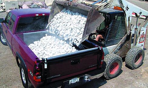 Truck Bed Unloader - LH3000 - Fits Full Size Trucks in Saudi Arabia