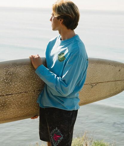 قمصان طويلة الأكمام للرجال والنساء | أنماط وألوان متعددة | تي شيرت مستوحاة من ثقافة تصفح كاليفورنيا in Kuwait