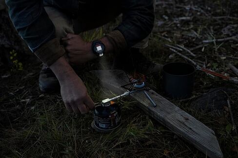 Garmin Instinct 3 50mm ، شاشة AMOLED ، ساعة GPS الذكية في الهواء الطلق الوعرة ، إطار مقوى بالمعادن ، مصباح يدوي مدمج ، عمر بطارية 24 يومًا ، Tropic/Twilight 010-03020-01 حزمة الساعات الذكية التكتيكية التكتيكية in Kuwait