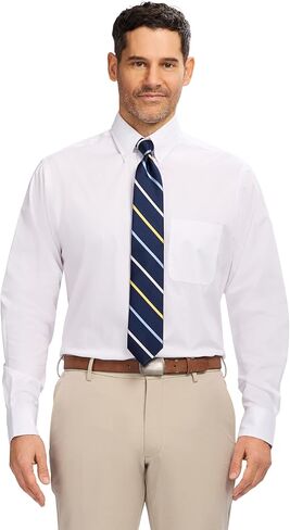 قميص فستان Izod Men's Classic Fit Pinpoint Oxford Long Cleeve في جميع أنحاء زر التمدد أسفل طوق in Kuwait
