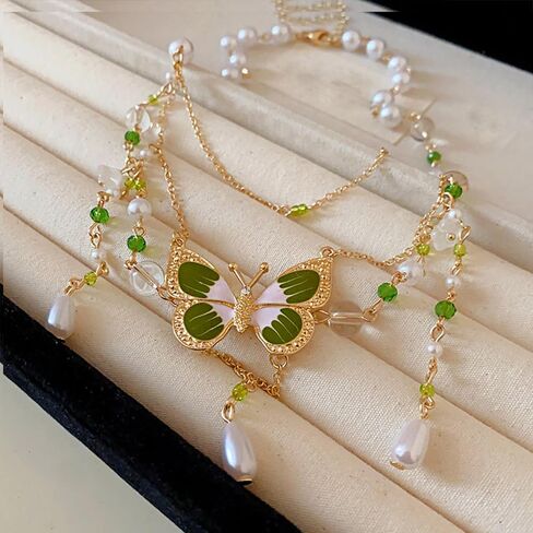 Multiple Layering Butterfly Y2k Necklace for Women,Vintage Pearl Link Chain Choker Necklace Chunky Insect Pendant Necklace Jewelry Accessories in Saudi Arabia