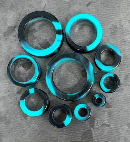 زوج من Teal & Black Combliv Galaxy Silicone Double Flare Tunnel - مقاييس المقابس - مجوهرات الجسم in Saudi Arabia