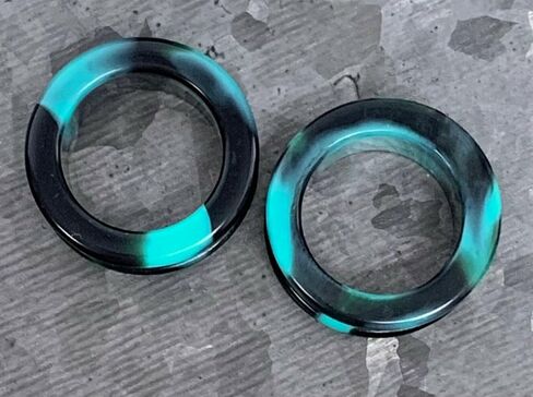 زوج من Teal & Black Combliv Galaxy Silicone Double Flare Tunnel - مقاييس المقابس - مجوهرات الجسم in Saudi Arabia