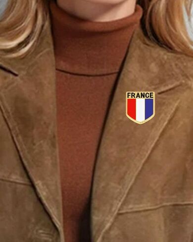 Two heart-shaped badge brooches of the British flag can be worn on jackets, suits, and hats in Saudi Arabia