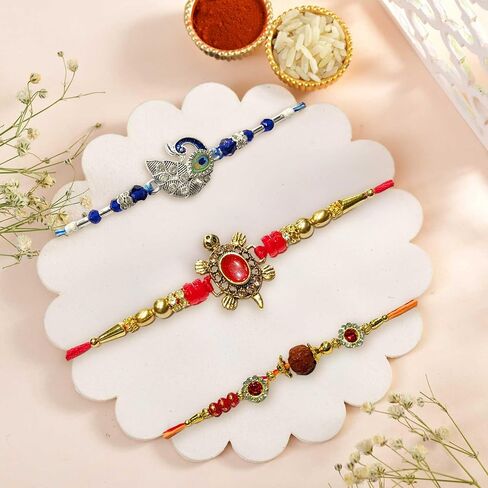مجموعة Rakhi التقليدية من 3 لراخشا بانهان - خيوط مصممة راخي التي تضم الطاووس والسلحفاة ورودراكشا - حزمة هدايا احتفالية مصنوعة يدويًا in Saudi Arabia
