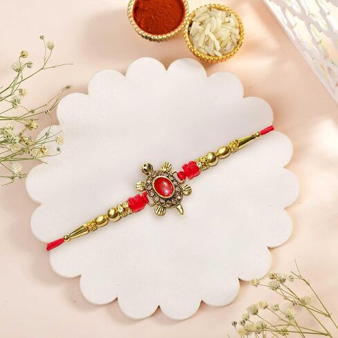 مجموعة Rakhi التقليدية من 3 لراخشا بانهان - خيوط مصممة راخي التي تضم الطاووس والسلحفاة ورودراكشا - حزمة هدايا احتفالية مصنوعة يدويًا in Saudi Arabia